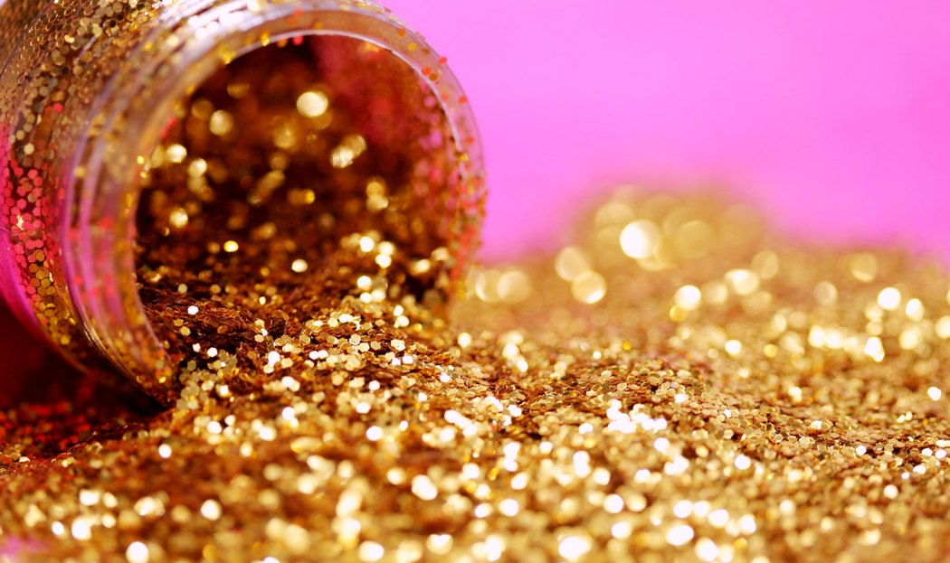 Gold price rises amid Omicron worries and weakening dollar